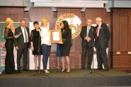Министър Лиляна Павлова връчи награда Златна Мартеница 2016