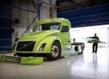 Volvo Trucks създаде най-бързия хибриден камион в света  Mean Green